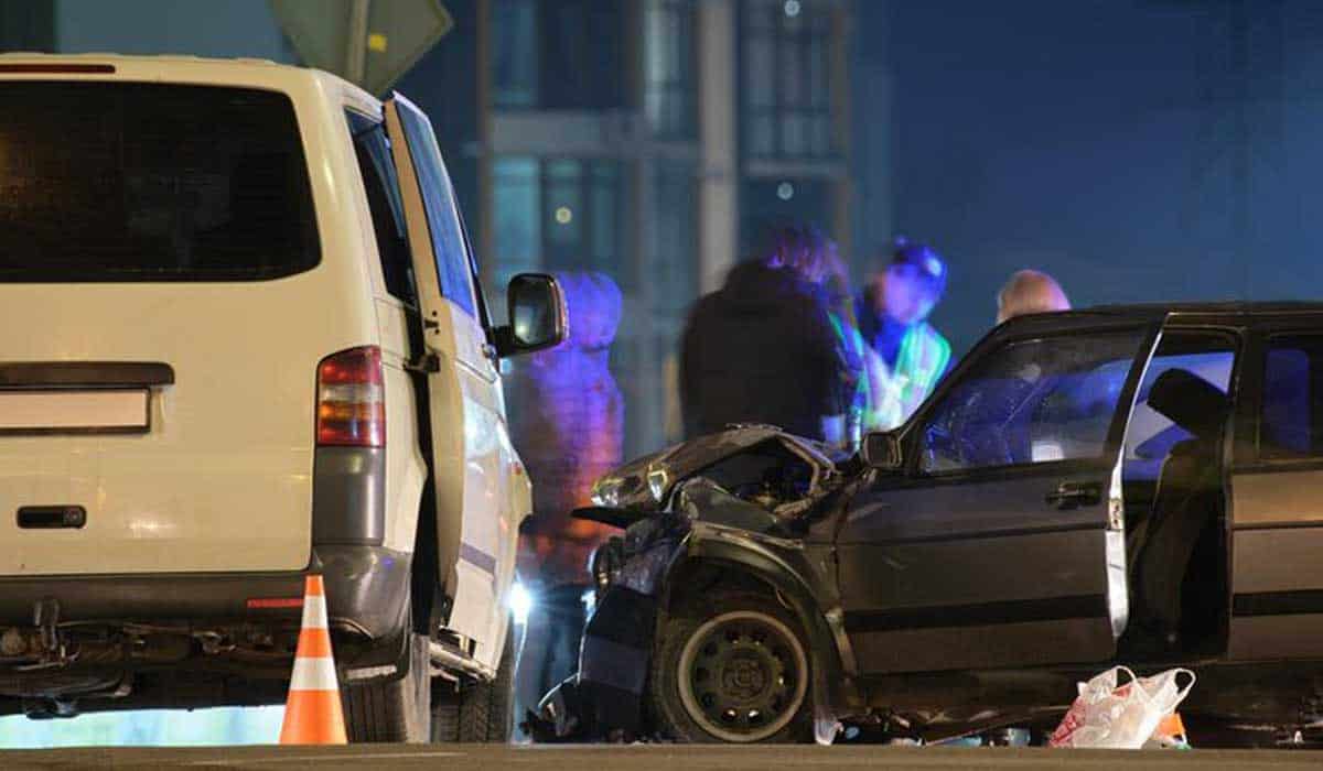 commercial vehicle accident lawyer in San Antonio – documenting company truck crash